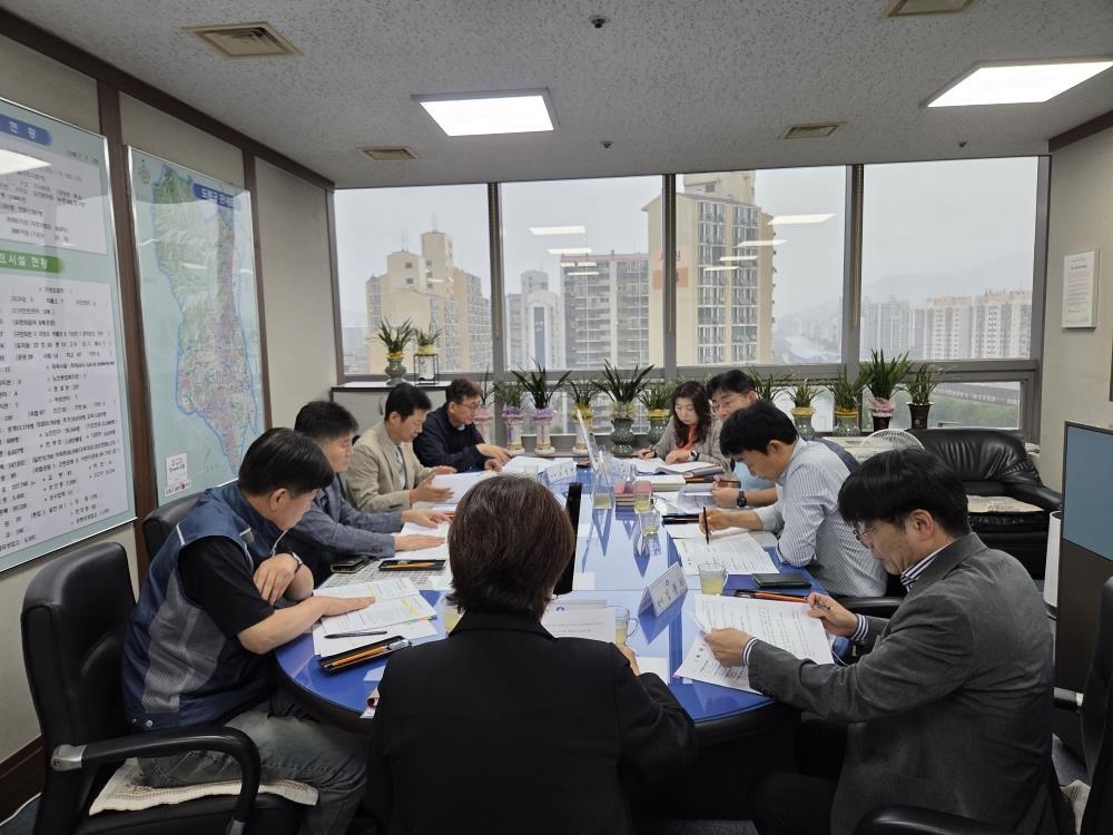 본문 이미지 - 도봉구 적극행정위원회에서 '2026년 적극행정 실행계획'을 심의·의결하고 있다.(도봉구 제공)