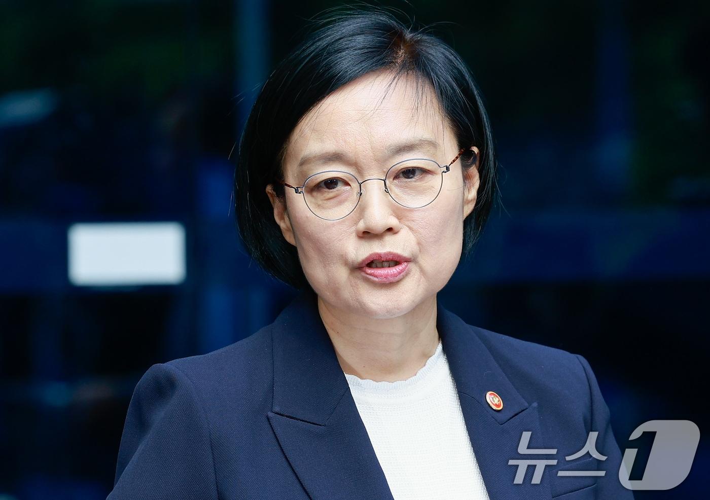 본문 이미지 - 한성숙 국무총리 후보자가 8일 오전 인사청문회 준비 사무실인 서울 종로구 금융감독원 연수원 앞에서 지명 소감을 밝히고 있다. 2026.6.8 ⓒ 뉴스1 안은나 기자