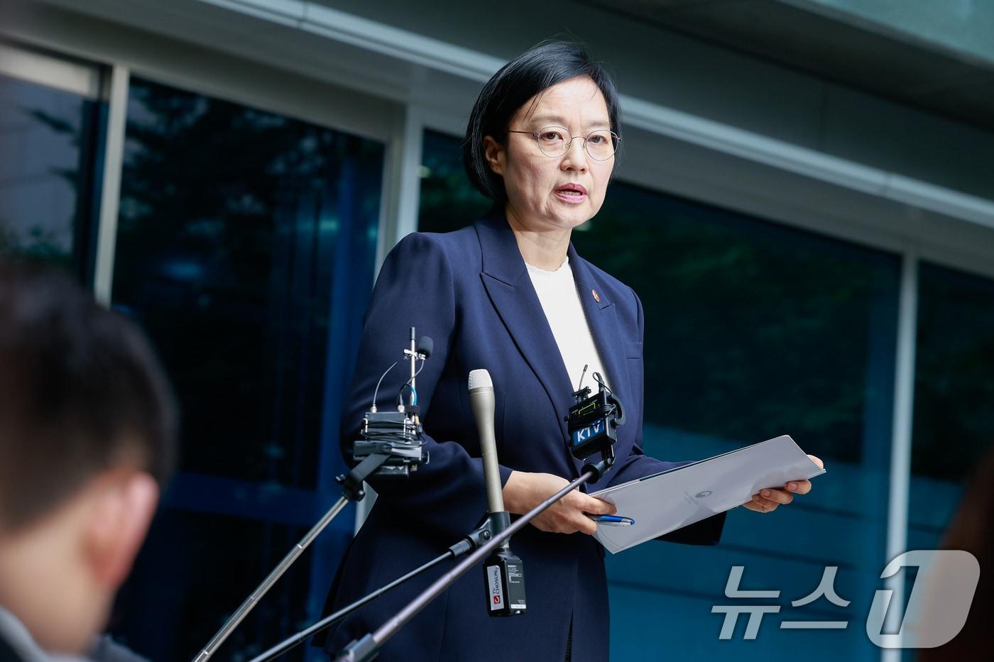 본문 이미지 - 한성숙 국무총리 후보자가 8일 오전 인사청문회 준비 사무실인 서울 종로구 금융감독원 연수원 앞에서 지명 소감을 밝히고 있다. 2026.6.8 ⓒ 뉴스1 안은나 기자
