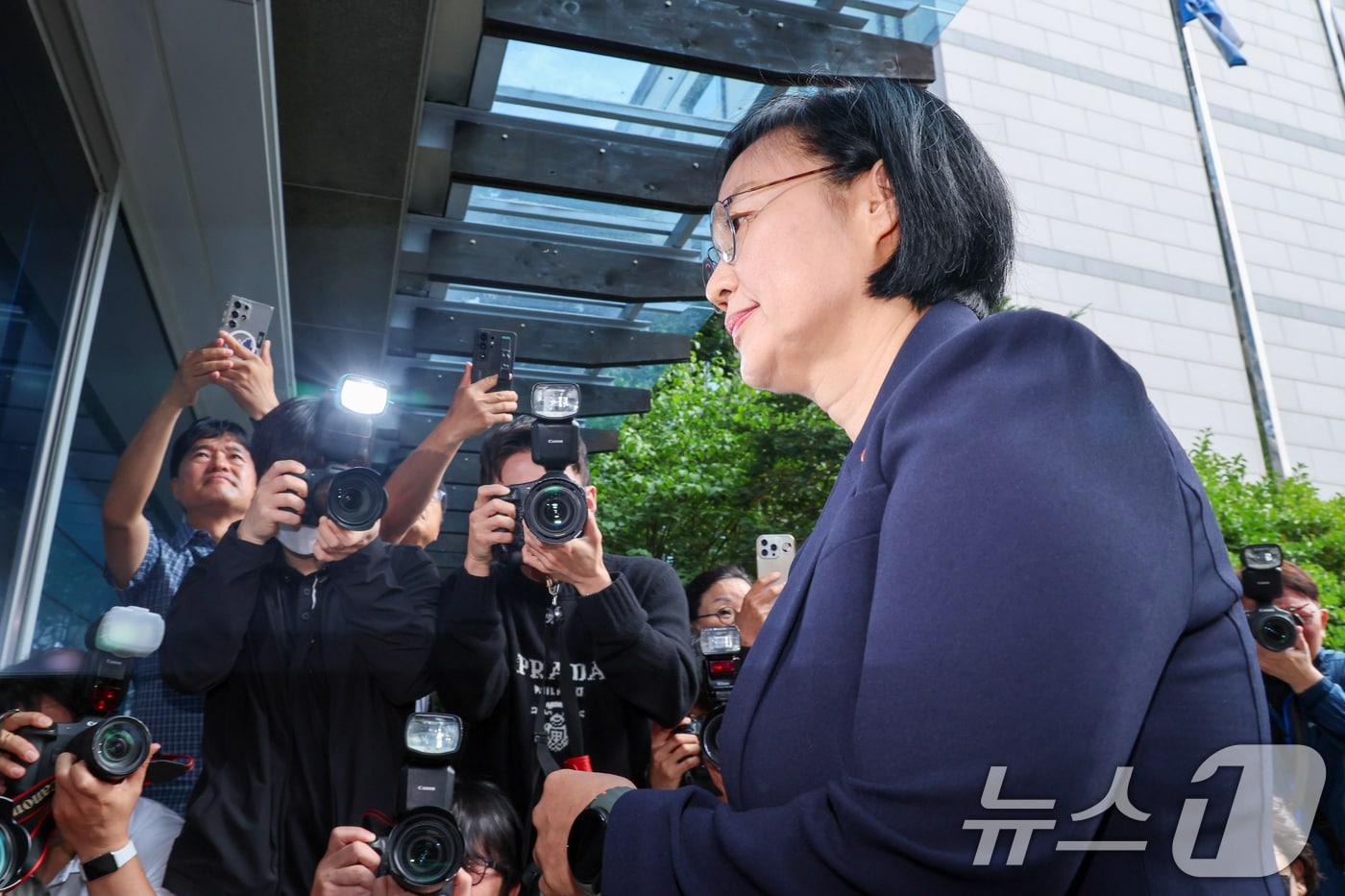 본문 이미지 - 한성숙 국무총리 후보자가 8일 오전 서울 종로구 금융감독원 연수원 앞에서 지명 소감을 밝힌 뒤 인사청문회 준비 사무실로 들어가고 있다. 2026.6.8 ⓒ 뉴스1 안은나 기자