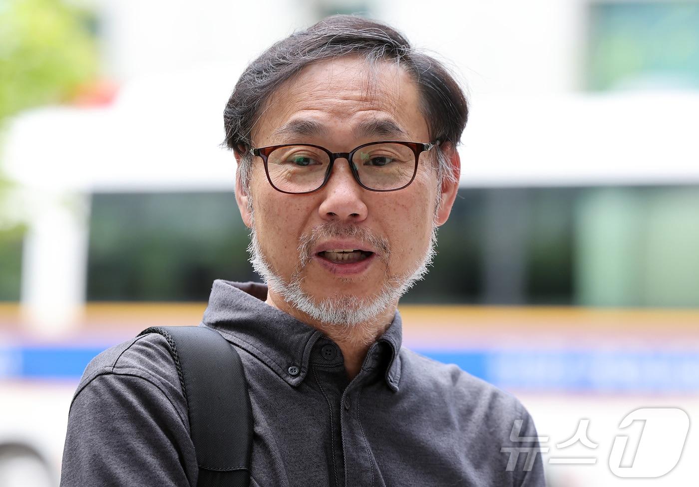 본문 이미지 - 노태악 중앙선거관리위원장을 비롯한 선관위 관계자 6명을 직무유기와 직권남용 혐의로 고발한 김순환 서민민생대책위원회(서민위) 사무총장. ⓒ 뉴스1