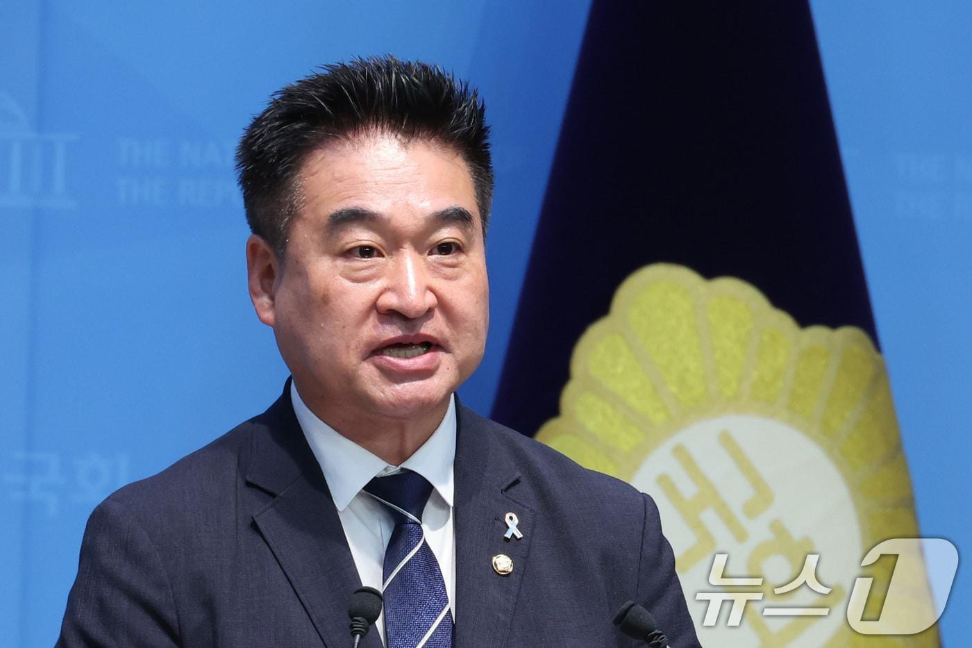 본문 이미지 - 최혁진 무소속 의원이 8일 서울 여의도 국회 소통관에서 더불어민주당 복당 기자회견을 하고 있다. 2026.6.8 ⓒ 뉴스1 신웅수 기자