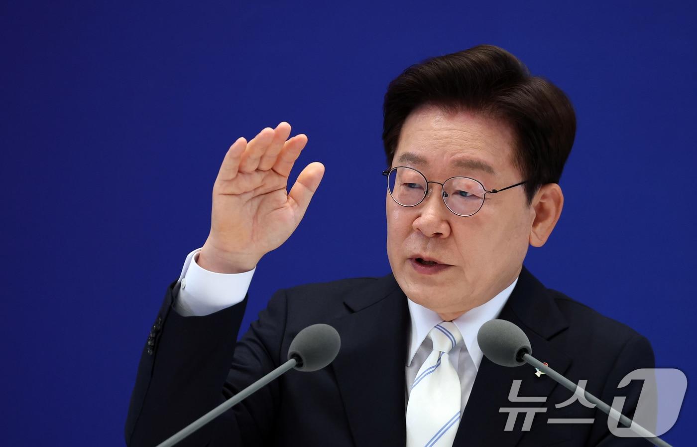 본문 이미지 - 이재명 대통령이 8일 청와대 영빈관에서 열린 취임 1주년 기자회견에서 취재진 질문에 답변하고 있다. 2026.6.8 ⓒ 뉴스1 허경 기자