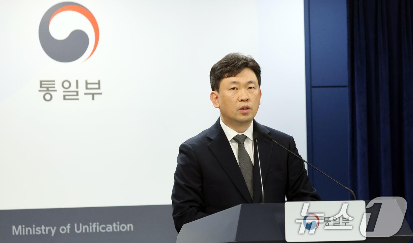 본문 이미지 - 윤민호 통일부 대변인이 8일 오전 서울 종로구 세종대로 정부서울청사에서 정례브리핑을 하고 있다. 2026.6.8 ⓒ 뉴스1 김명섭 기자