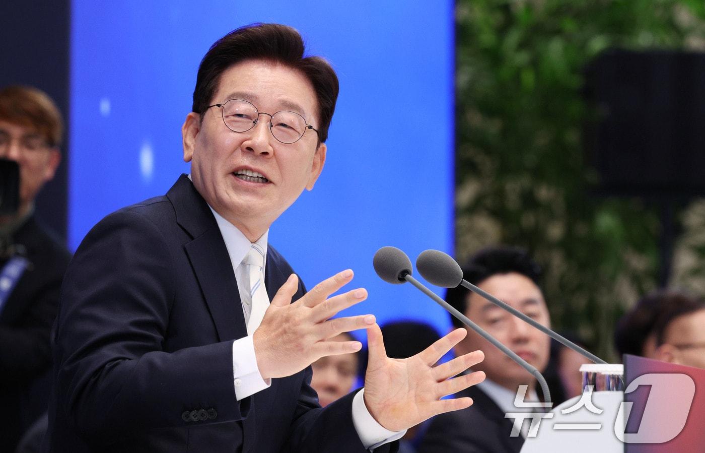 본문 이미지 - 이재명 대통령이 8일 청와대 영빈관에서 열린 취임 1주년 기자회견에서 취재진 질문에 답변하고 있다. 2026.6.8 ⓒ 뉴스1 허경 기자