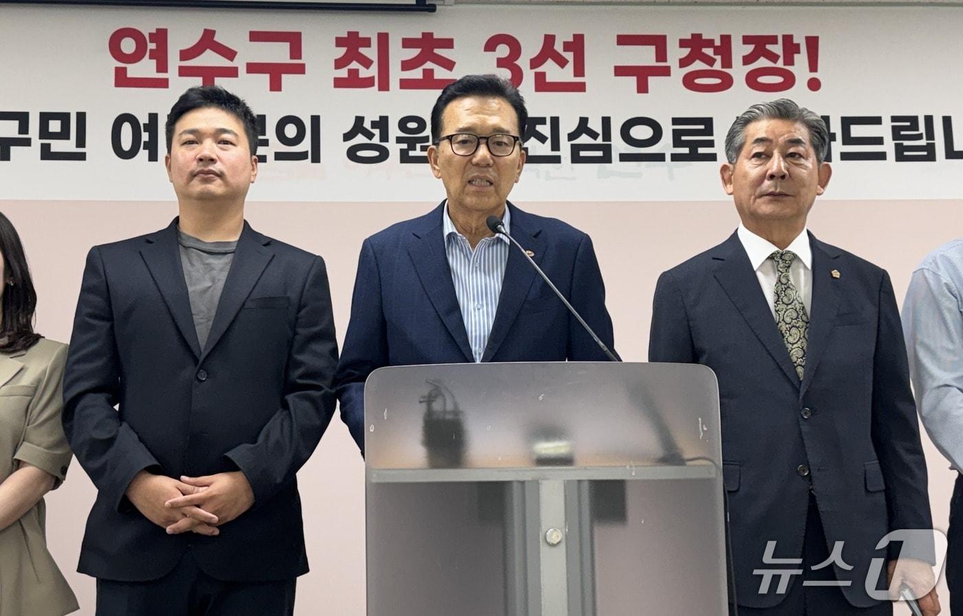 본문 이미지 - 이재호 연수구청장인 8일 연수구청에서 당선 감사 기자회견을 열고 발언하고 있다.2026.6.8/뉴스1