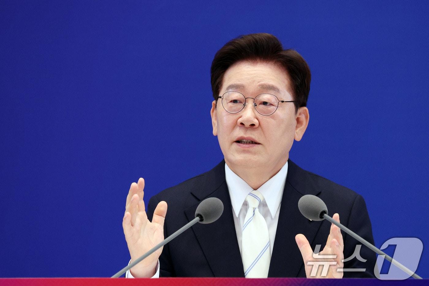 본문 이미지 - 이재명 대통령이 8일 청와대 영빈관에서 열린 취임 1주년 기자회견에서 취재진 질문에 답변하고 있다. 2026.6.8 ⓒ 뉴스1 허경 기자