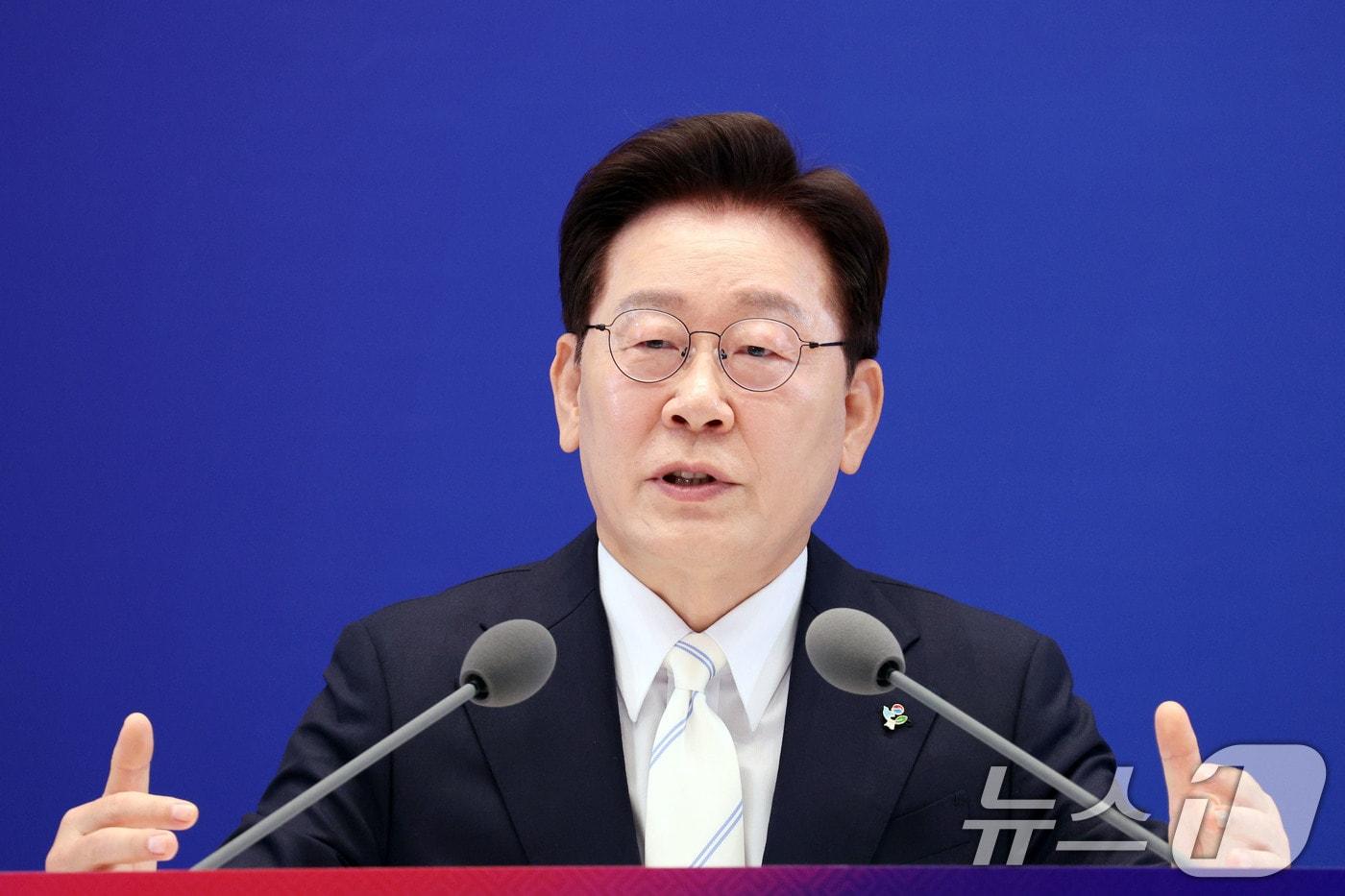 본문 이미지 - 이재명 대통령이 8일 청와대 영빈관에서 열린 취임 1주년 기자회견에서 취재진 질문에 답변하고 있다. 2026.6.8 ⓒ 뉴스1 허경 기자