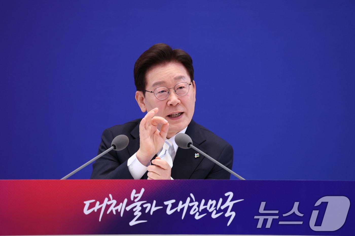 본문 이미지 - 이재명 대통령이 취임 1주년 기자회견에서 이야기를 하고 있다. ⓒ 뉴스1 허경 기자