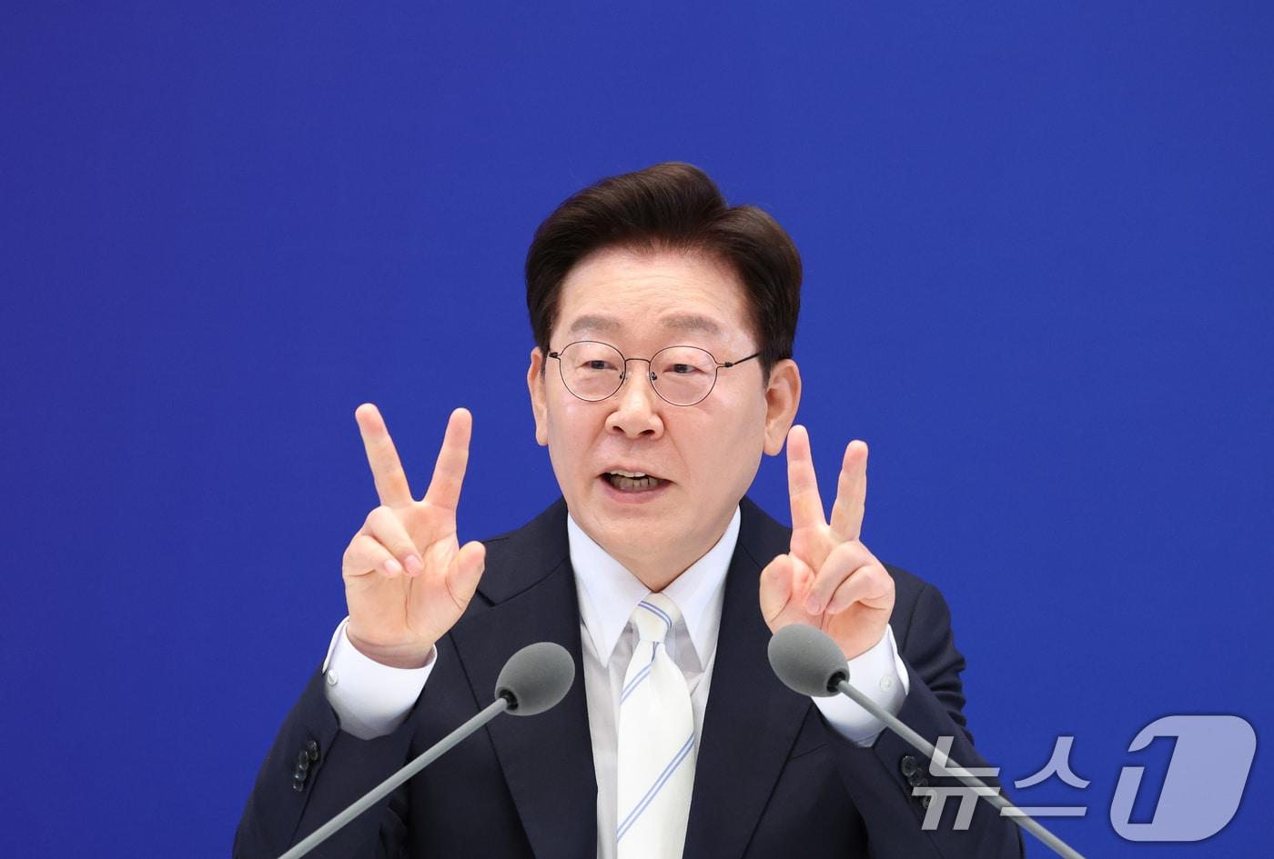 본문 이미지 - 이재명 대통령이 8일 청와대 영빈관에서 열린 취임 1주년 기자회견에서 취재진 질문에 답변하고 있다. 2026.6.8 ⓒ 뉴스1 허경 기자
