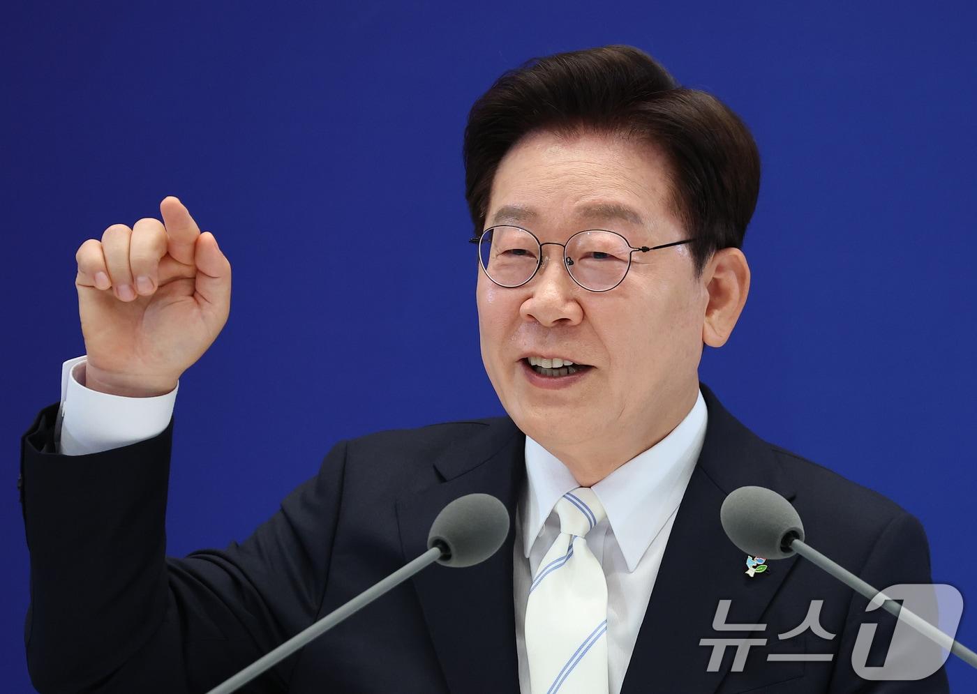 본문 이미지 - 이재명 대통령이 8일 청와대 영빈관에서 열린 취임 1주년 기자회견에서 발언하고 있다. 2026.6.8 ⓒ 뉴스1 허경 기자