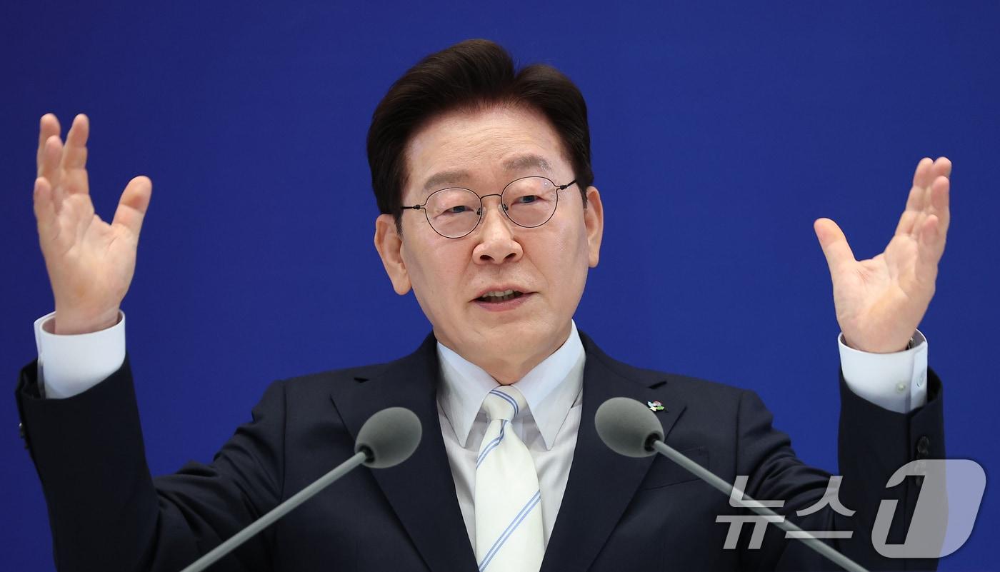 본문 이미지 - 이재명 대통령이 8일 청와대 영빈관에서 열린 취임 1주년 기자회견에서 발언하고 있다. 2026.6.8 ⓒ 뉴스1 허경 기자