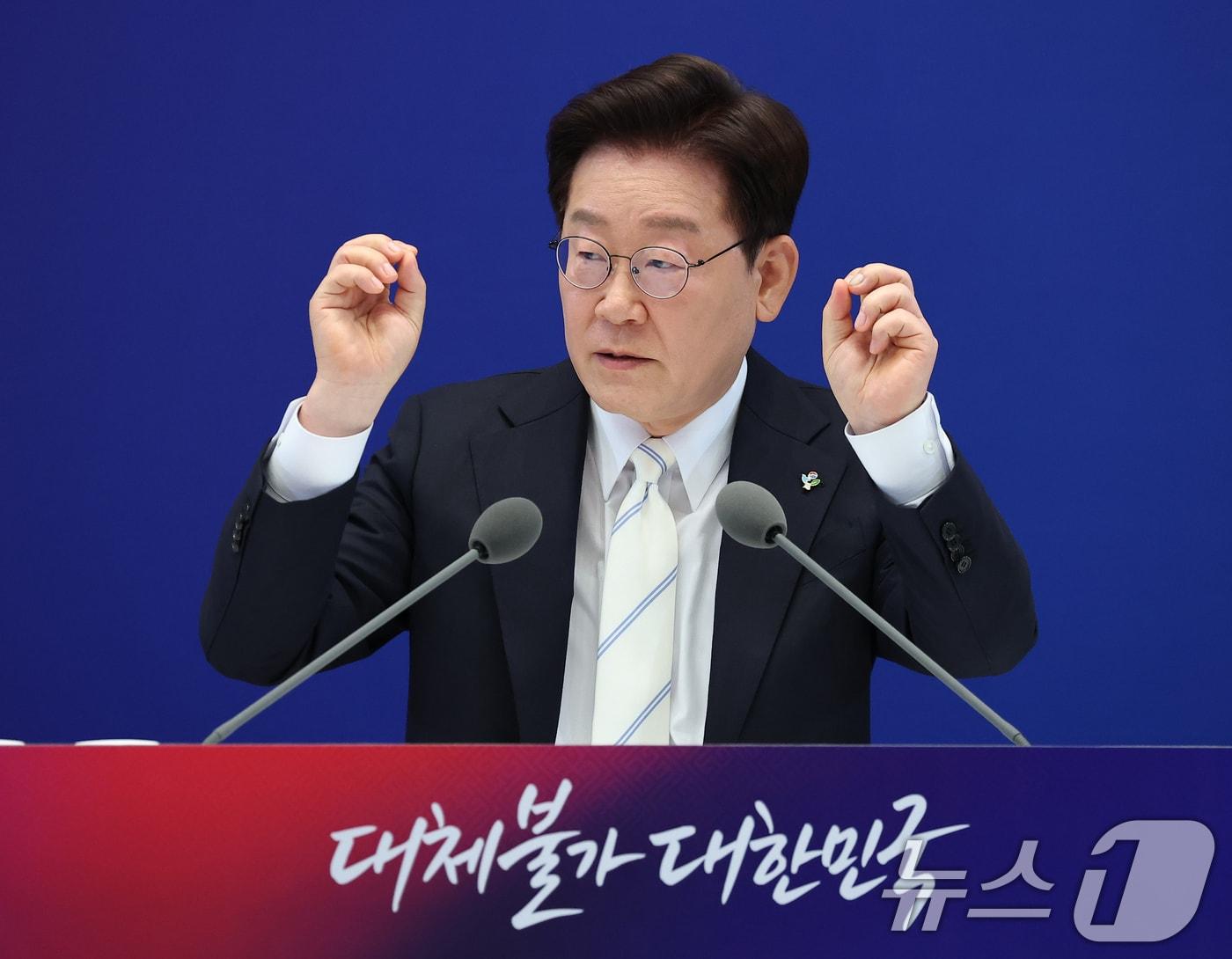 본문 이미지 - 이재명 대통령이 8일 청와대 영빈관에서 열린 취임 1주년 기자회견에서 발언하고 있다. 2026.6.8 ⓒ 뉴스1 허경 기자