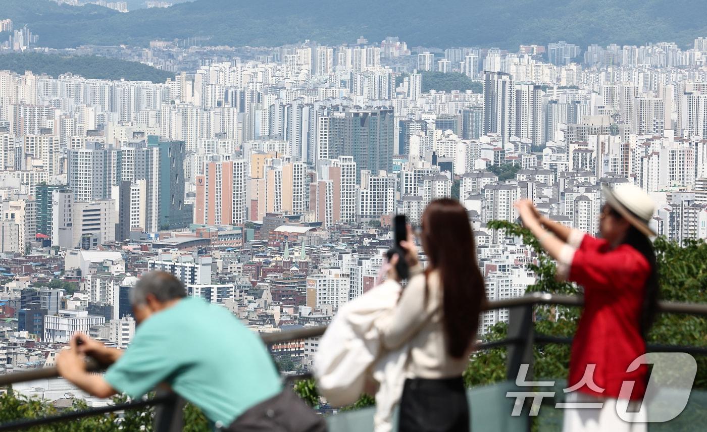 본문 이미지 - 남산에서 바라본 서울 시내 아파트 모습. (자료사진) ⓒ 뉴스1 김민지 기자