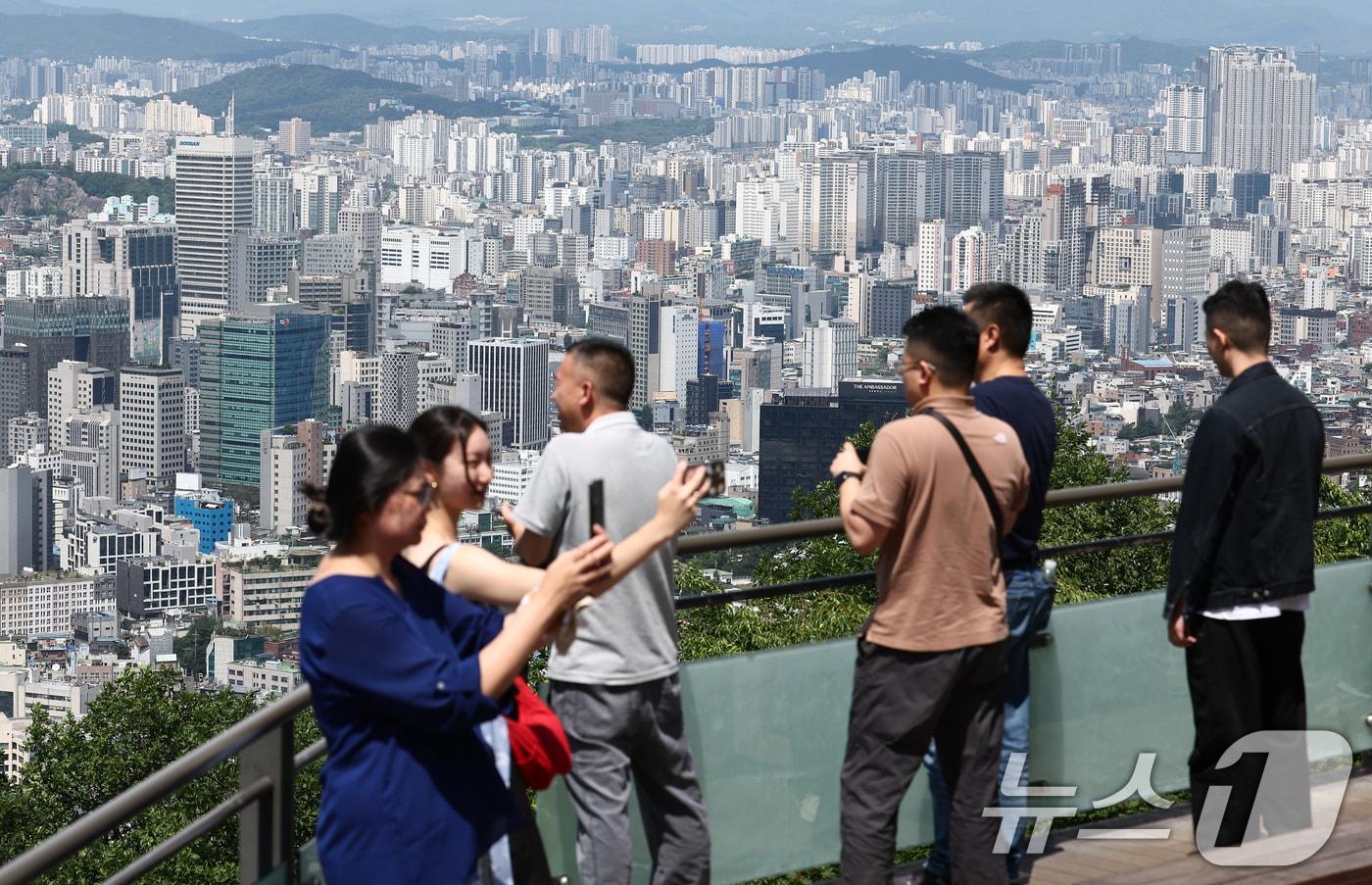 본문 이미지 - 남산에서 바라본 서울 시내 아파트ⓒ 뉴스1 김민지 기자