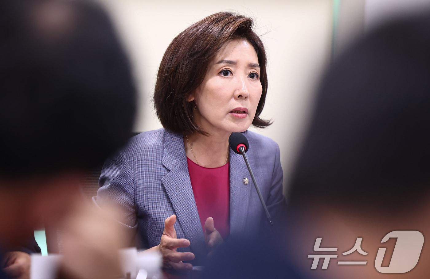 본문 이미지 - 나경원 국민의힘 의원이 8일 서울 여의도 국회에서 열린 6.3 투표용지부족·부실선거 사태 관련 토론회에서 참석해 개회사를 하고 있다. 2026.6.8 ⓒ 뉴스1 김도우 기자