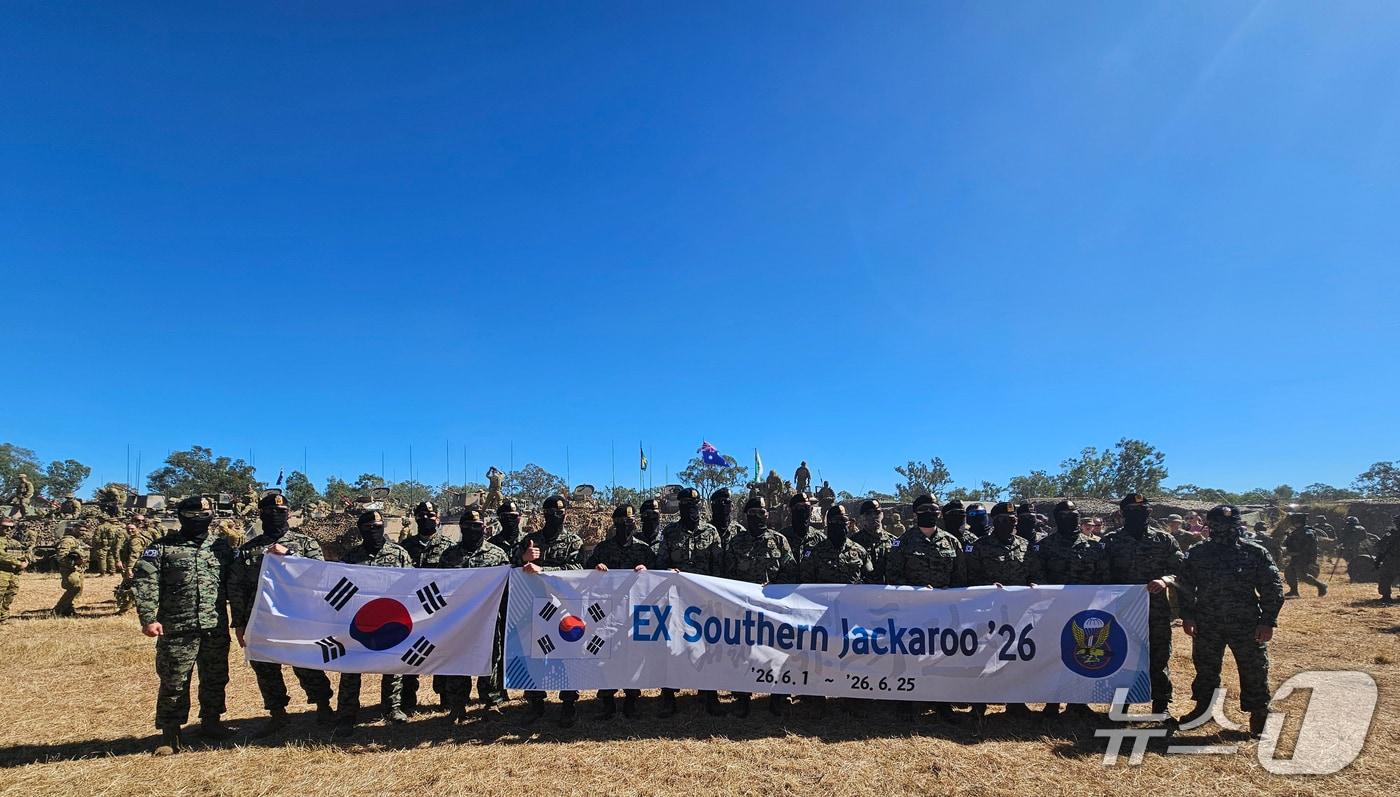 본문 이미지 - 육군특수전사령부 특전대원들이 이달 1일부터 호주에서 미국, 일본 등 5개국이 참여하는 연합 훈련 '서던 저커루'(Southern Jackaroo)에 참가했다. 2026.6.8./ⓒ 뉴스1(육군 제공)