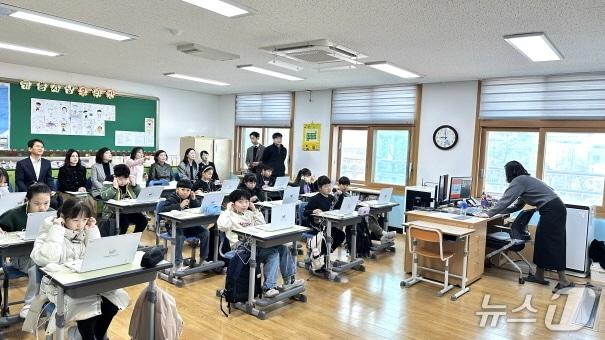본문 이미지 - 인공지능(AI)·디지털 수업 현장지원단 2차 수업나눔 장면.(전북교육청 제공, 재판매 및 DB 금지)/뉴스1
