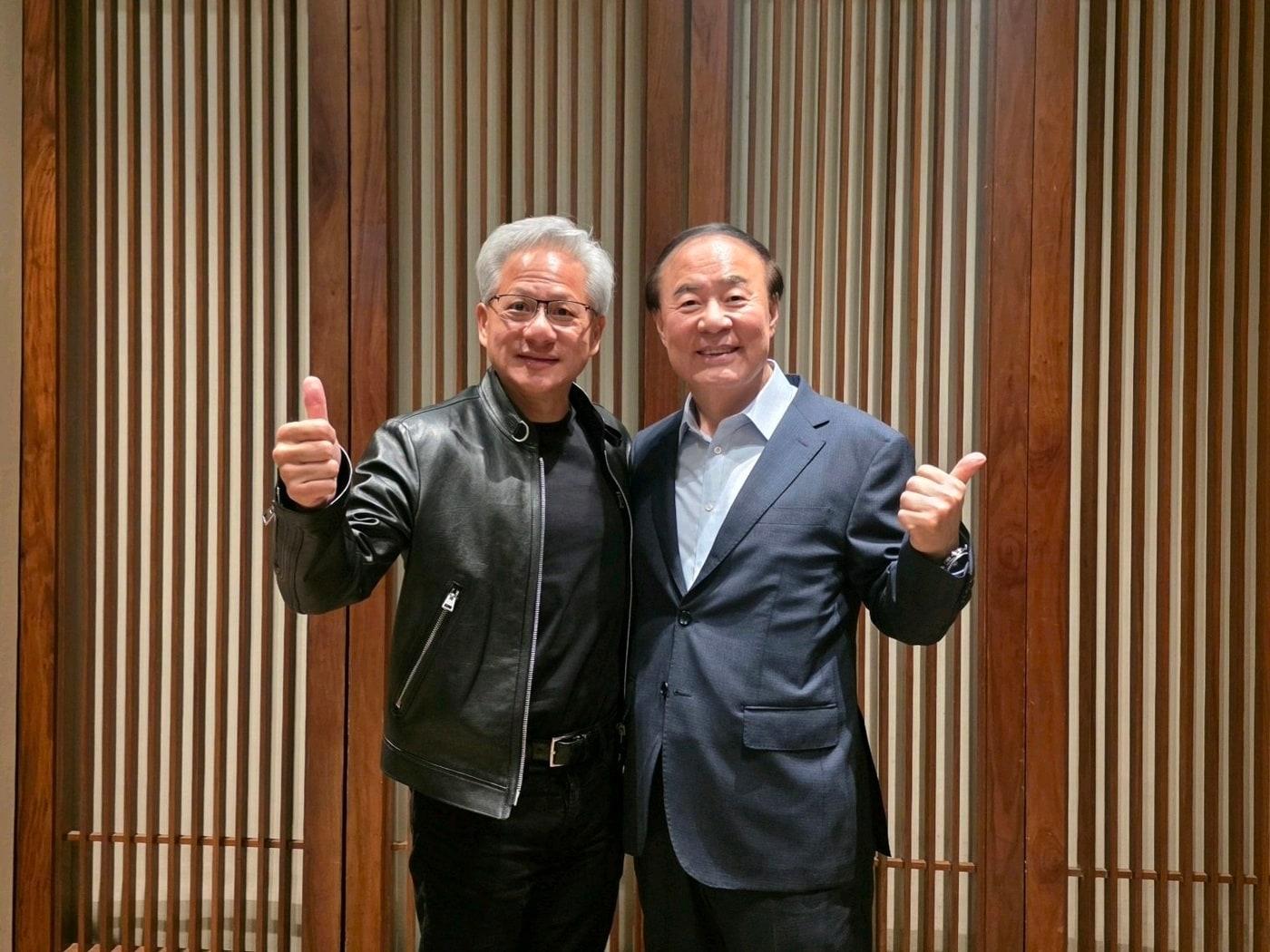 본문 이미지 - 젠슨 황 엔비디아 최고경영자(CEO)와 전영현 삼성전자 부회장이 8일 서울 중구 신라호텔에서 회동했다. (삼성전자 제공)
