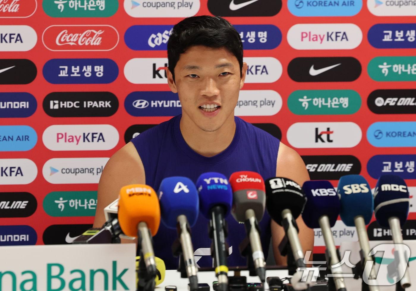 본문 이미지 - 2026 북중미 월드컵에 출전하는 대한민국 축구 국가대표팀 황희찬이 8일(현지시간) 멕시코 과달라하라 인근 사포판에 위치한 치바스 바예 베르데에서 인터뷰를 하고 있다. 2026.6.9 ⓒ 뉴스1 임세영 기자