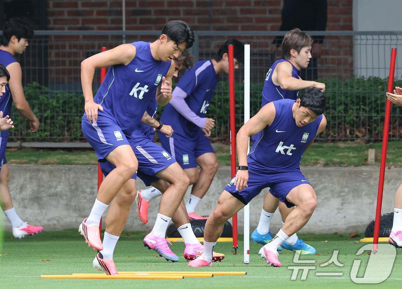 본문 이미지 - 2026 북중미 월드컵에 출전하는 대한민국 축구 국가대표팀 손흥민, 황희찬, 이강인 등이 8일(현지시간) 멕시코 과달라하라 인근 사포판에 위치한 치바스 바예 베르데에서 훈련을 하고 있다. 2026.6.9 ⓒ 뉴스1 임세영 기자