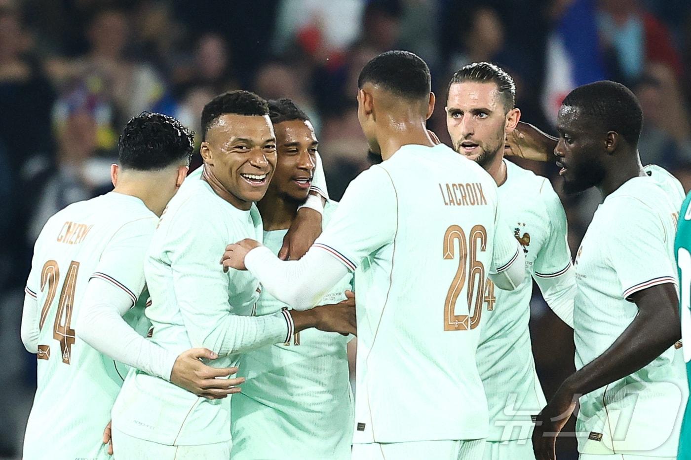 본문 이미지 - 프랑스가 북아일랜드를 3-1로 꺾었다.ⓒ AFP=뉴스1