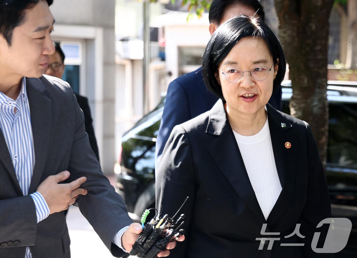 본문 이미지 - 한성숙 국무총리 후보자가 9일 오전 서울 종로구 금융감독원 연수원에 마련된 인사청문회 준비 사무실로 들어가고 있다. 2026.6.9 ⓒ 뉴스1 최지환 기자