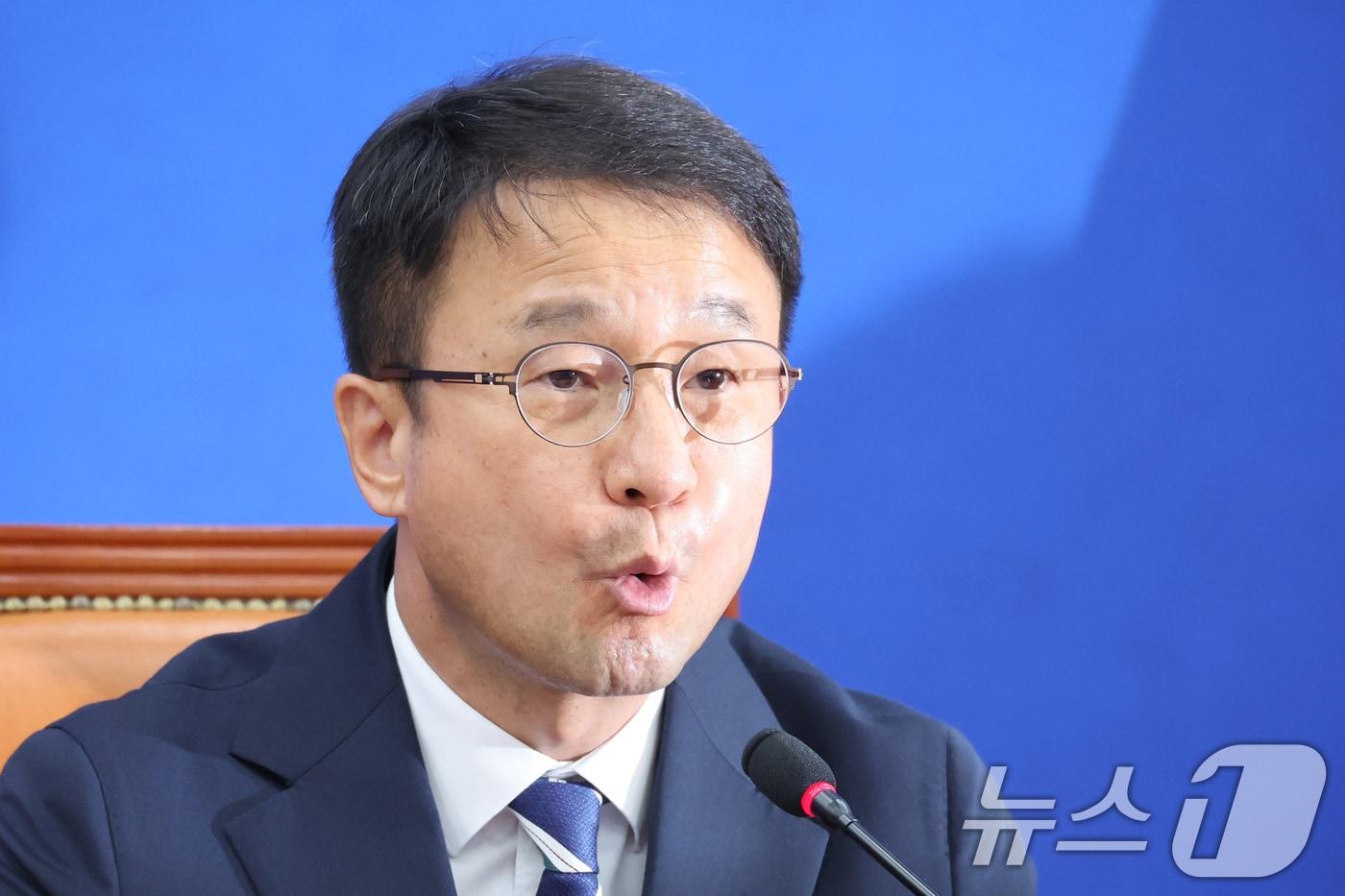 본문 이미지 - 한병도 더불어민주당 원내대표가 9일 서울 여의도 국회에서 열린 원내대책회의에서 발언하고 있다. 2026.6.9 ⓒ 뉴스1 신웅수 기자