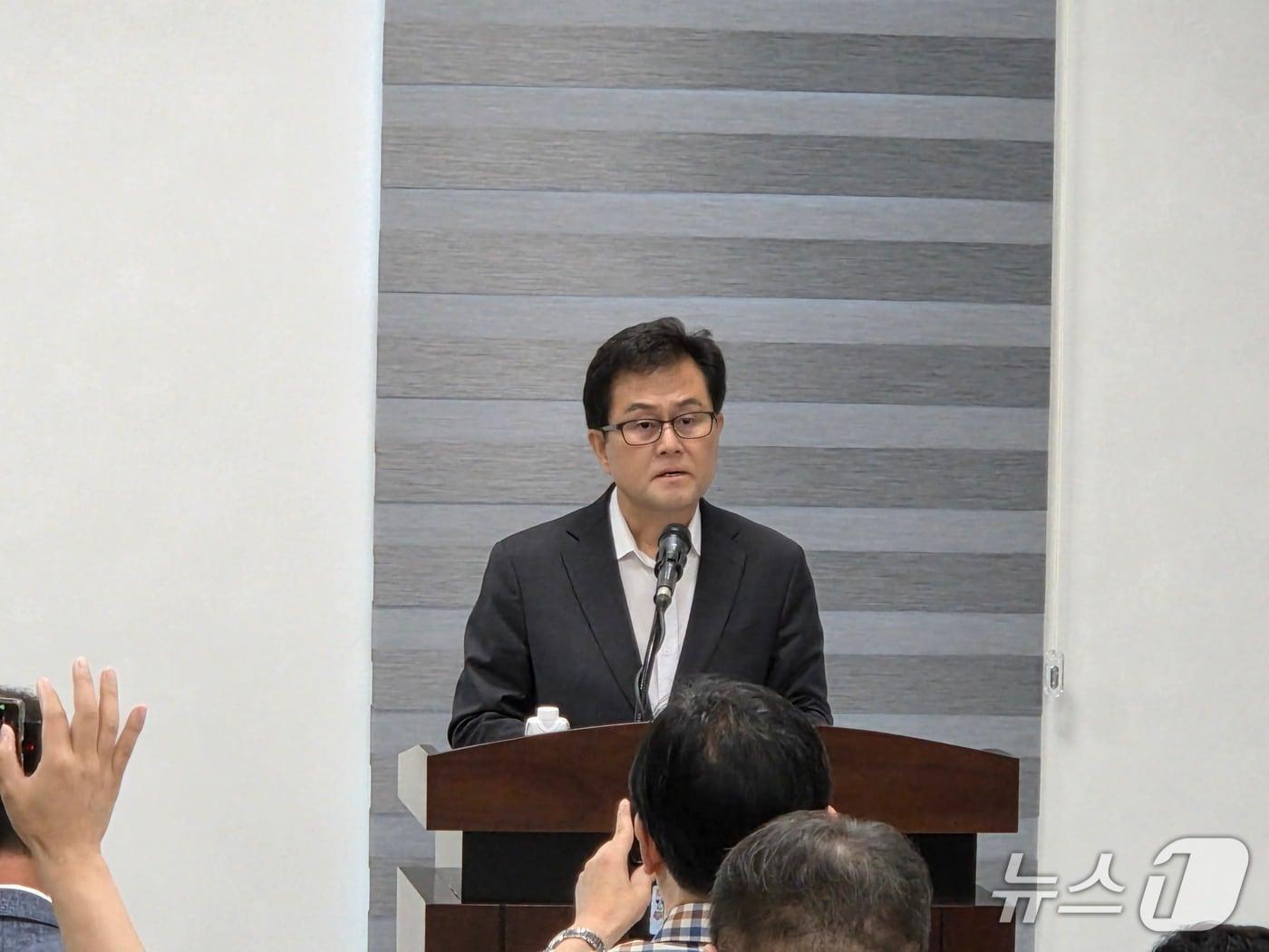 본문 이미지 - 기자회견에 나서는 엄승용 보령시장 당선인 2026.6.9/뉴스1