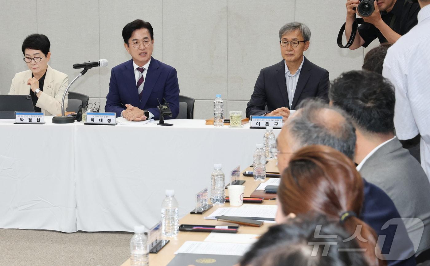 본문 이미지 - 허태정 대전시장 당선인이 9일 오전 대전 중구 옛 충남도청에서 열린 인수위원회 전체회의를 주재하고 있다. 2026.6.9 ⓒ 뉴스1 김기태 기자