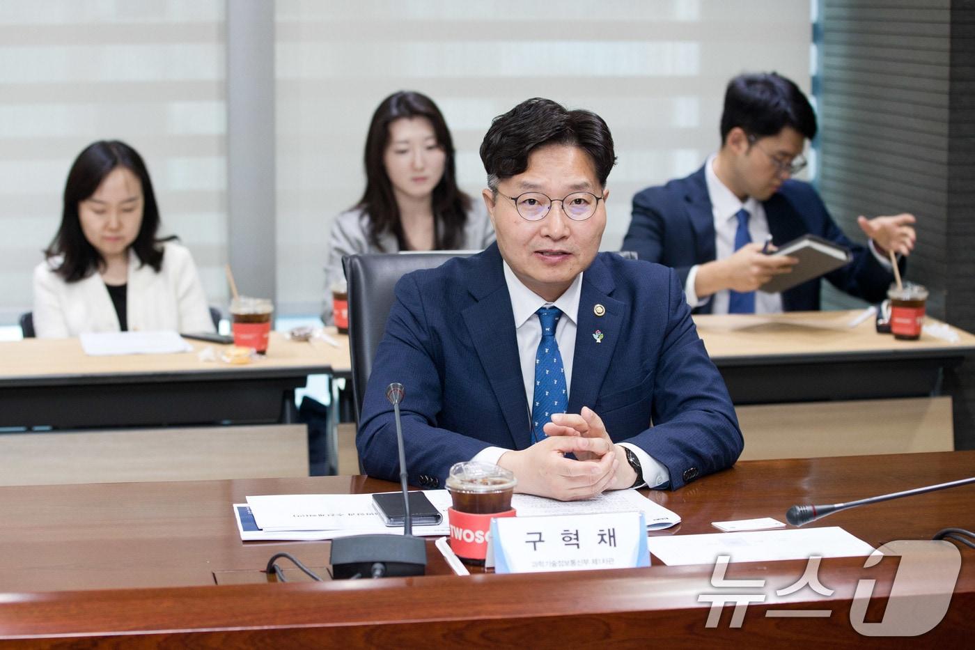 본문 이미지 - 구혁채 과학기술정보통신부 제1차관이 9일 오전 서울 중구 서울중앙우체국에서 열린 '연구안보 관계기관 간담회'에서 연구안보 확립을 위한 기본 정책 방향을 공유하고 있다. (과학기술정보통신부 제공. 재판매 및 DB금지) 2026.6.9 ⓒ 뉴스1