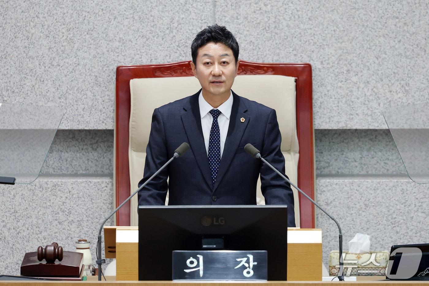 본문 이미지 - 9일 경기도의회 제391회 정례회 제1차 본회의에서 김진경 의장이 지난 4년간의 성과를 돌아보고, 마지막 회기에 임하는 의지를 밝히고 있다.(도의회 제공. 재판매 및 DB금지)/뉴스1
