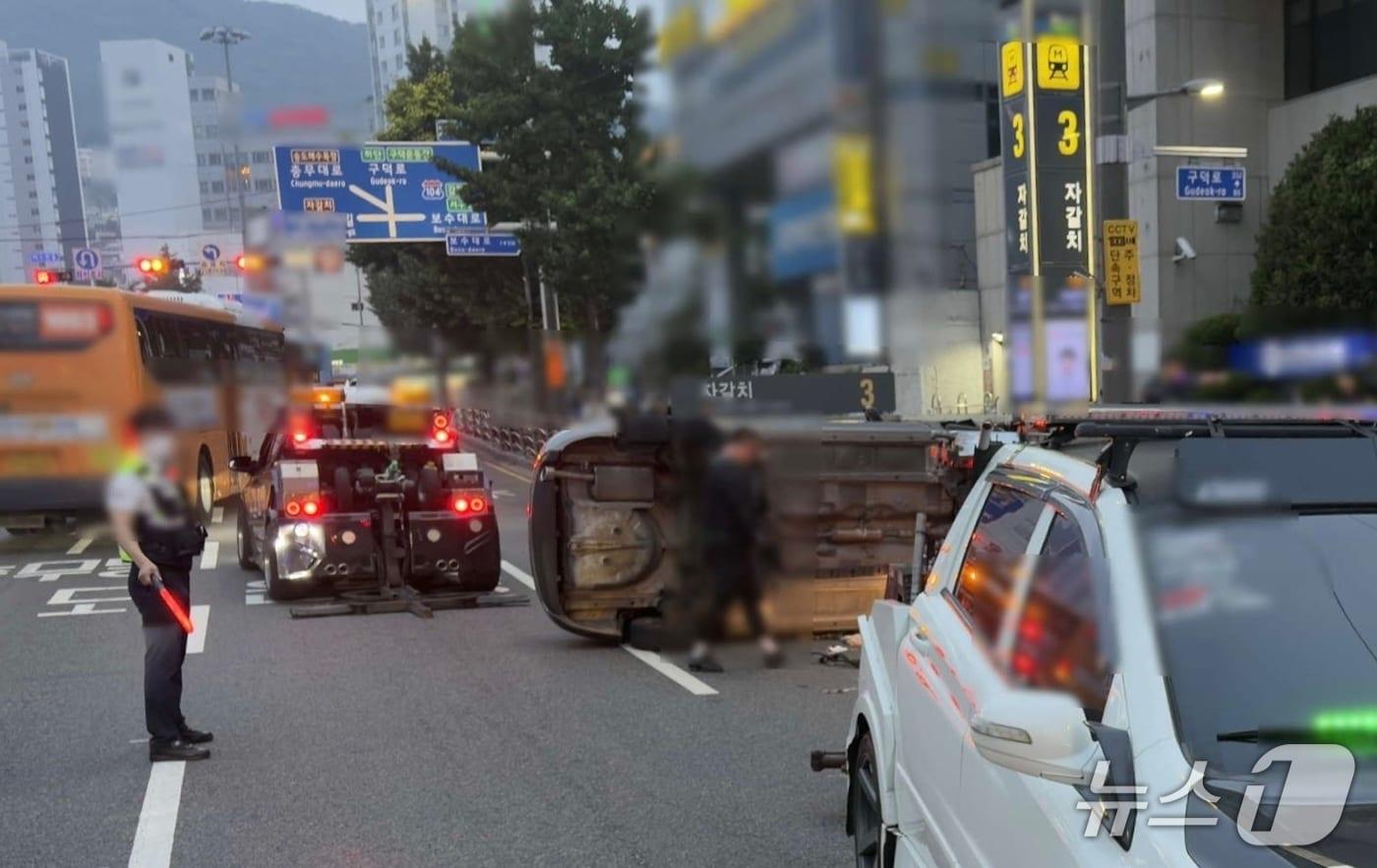 본문 이미지 - 8일 부산 중구 남포사거리 인근 교통사고 현장. (중부경찰서 제공. 재판매 및 DB 금지)