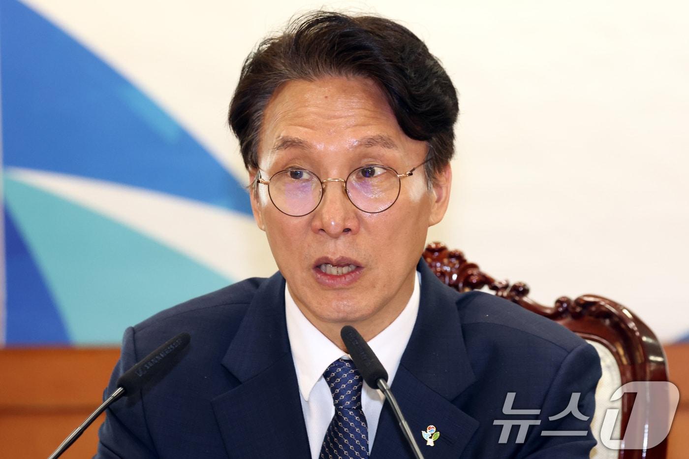 본문 이미지 - 김민석 국무총리가 9일 서울 종로구 세종대로 정부서울청사에서 열린 청년정책 관계장관회의에서 모두 발언을 하고 있다. 2026.6.9 ⓒ 뉴스1 김명섭 기자