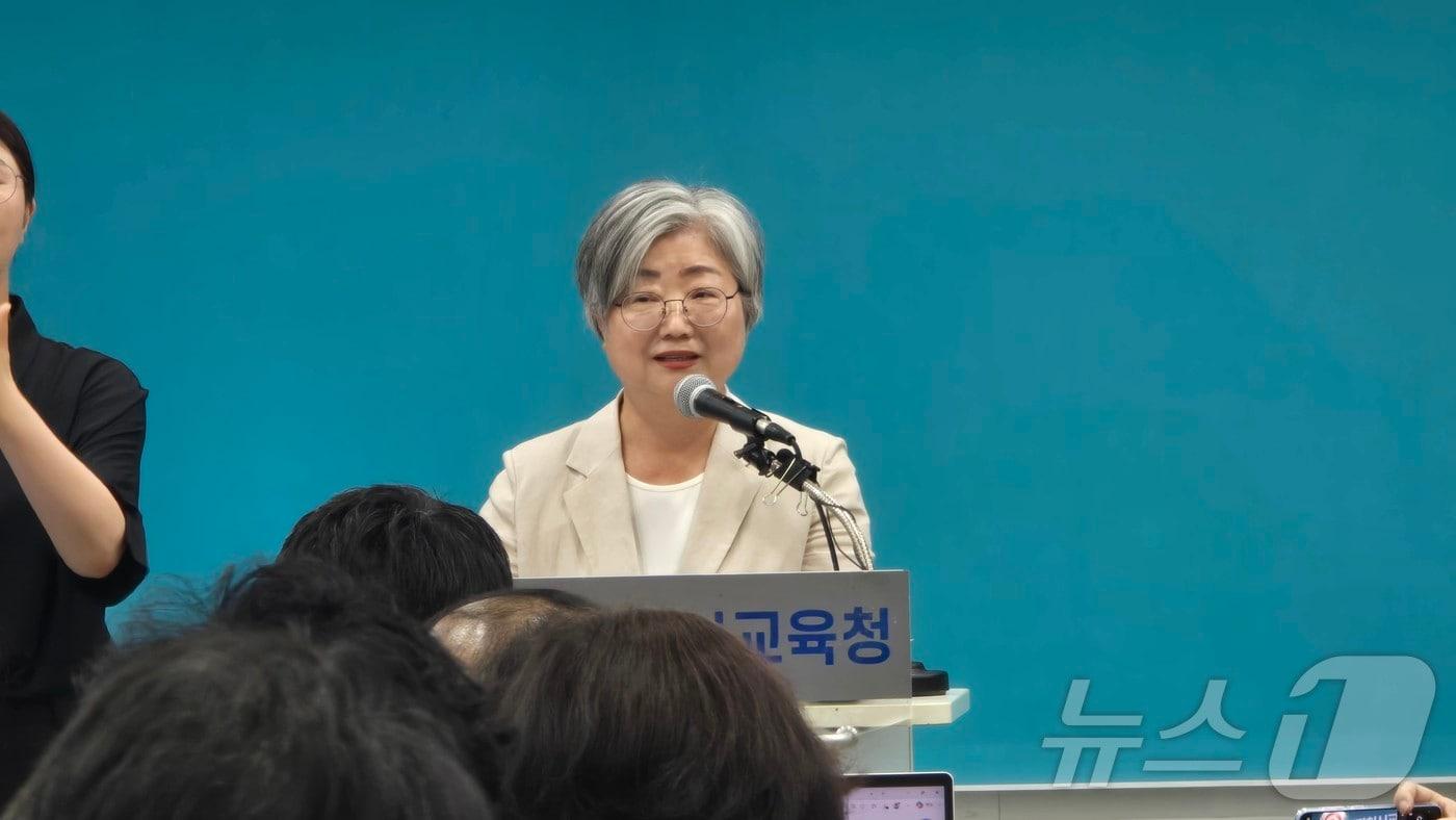 본문 이미지 - 강미애 세종시교육감 당선인이 9일 오후 세종시교육청 4층 대회의실에서 당선 뒤 첫 공식 기자회견을 하고 있다. ⓒ 뉴스1 장동열 기자