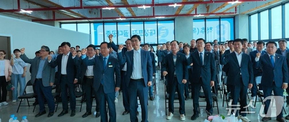 본문 이미지 - 이원택 전북특별자치도지사 당선인이 9일 유희태 완주군수 당선인 선거대책본부 해단식에 참석했다.(캠프 제공. 재판매 및 DB금지)2026.6.9/뉴스1