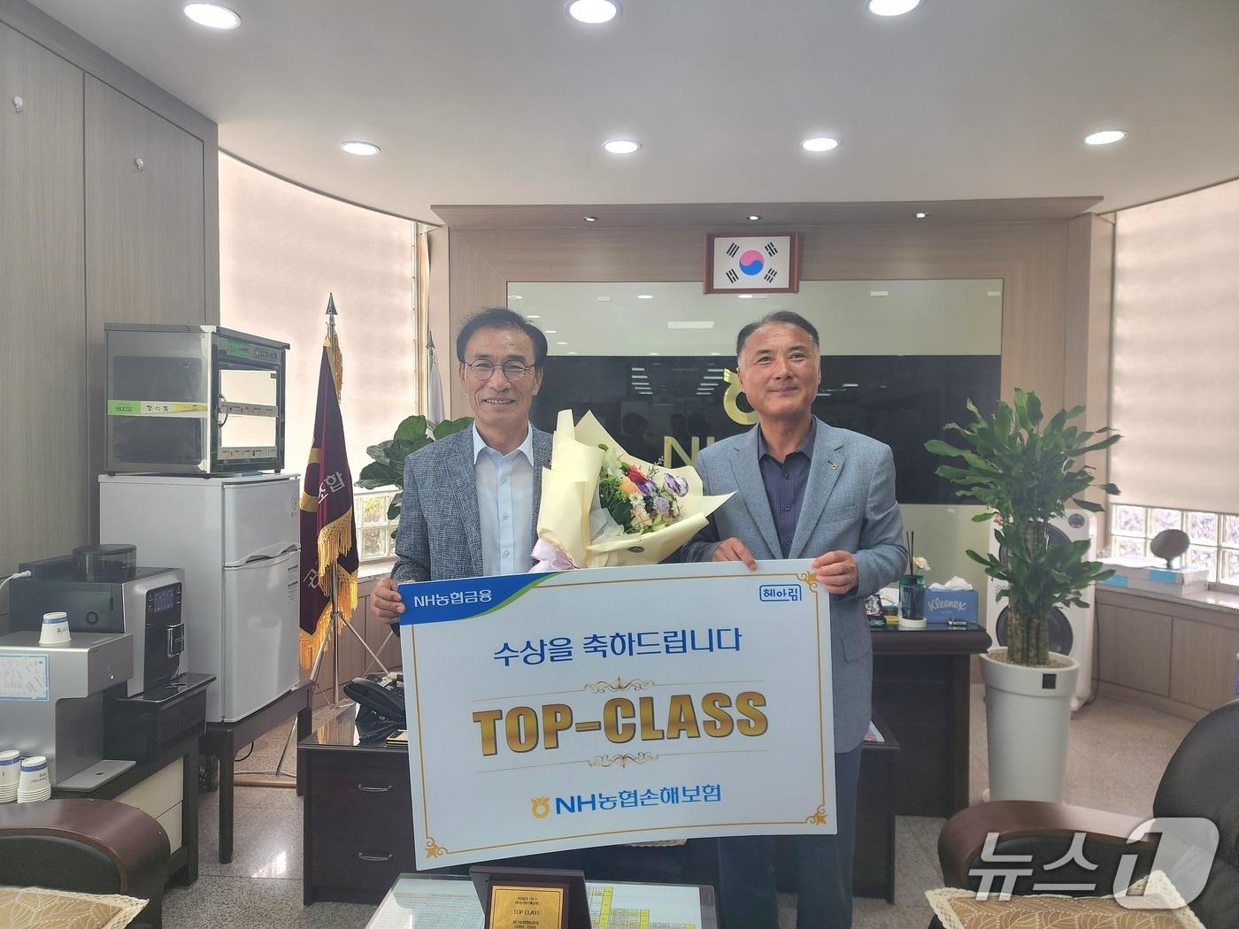 본문 이미지 - '2026년 1분기 TOP-CLASS(탑클래스)' 사무소로 선정된 공근농협.(농협 강원본부 제공. 재판매 및 DB금지)/뉴스1
