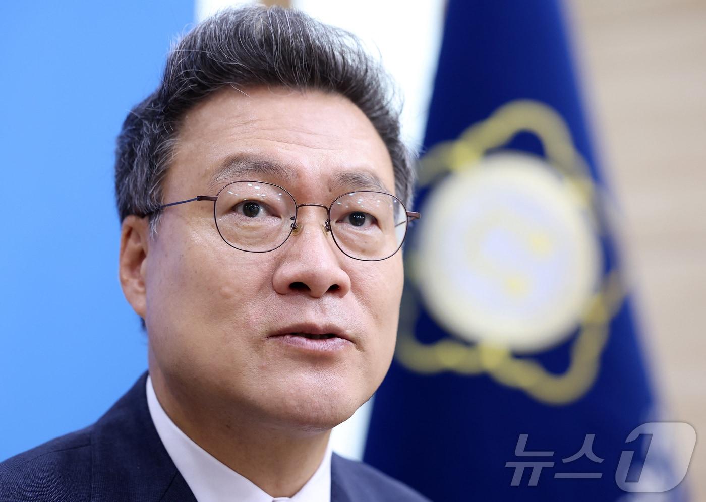 본문 이미지 - 조순열 서울지방변호사회 회장이 9일 서울 서초구 서울지방변호사회 회장 사무실에서 뉴스1과 인터뷰를 하고 있다. ⓒ 뉴스1 김성진 기자