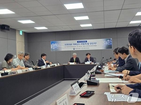 본문 이미지 - 의료혁신위원회·대한민국의학한림원는 9일 서울 중구에서 '지역의료 거버넌스, 어떻게 할 것인가'를 주제로 보건의료포럼을 개최했다. (보건복지부 제공)