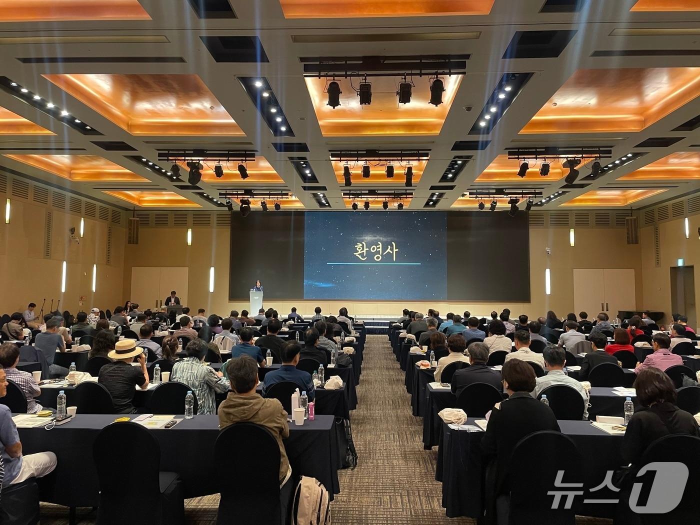 본문 이미지 - 사립학교교직원연금공단은 8~10일 메종글래드 제주 정년(명예)퇴직 예정 교직원 150명을 대상으로 '2026년 제1차 퇴임대비 연수'를 실시한다고 밝혔다.(사학연금 제공)