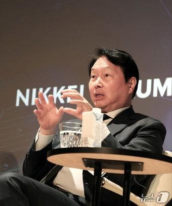 본문 이미지 - 최태원 SK그룹 회장이 9일 일본 도쿄 데이코쿠호텔에서 열린 닛케이포럼 ‘한일특별세션’에 참석해 발언하고 있다. (SK그룹 제공. 재판매 및 DB금지) 2026.6.9 ⓒ 뉴스1