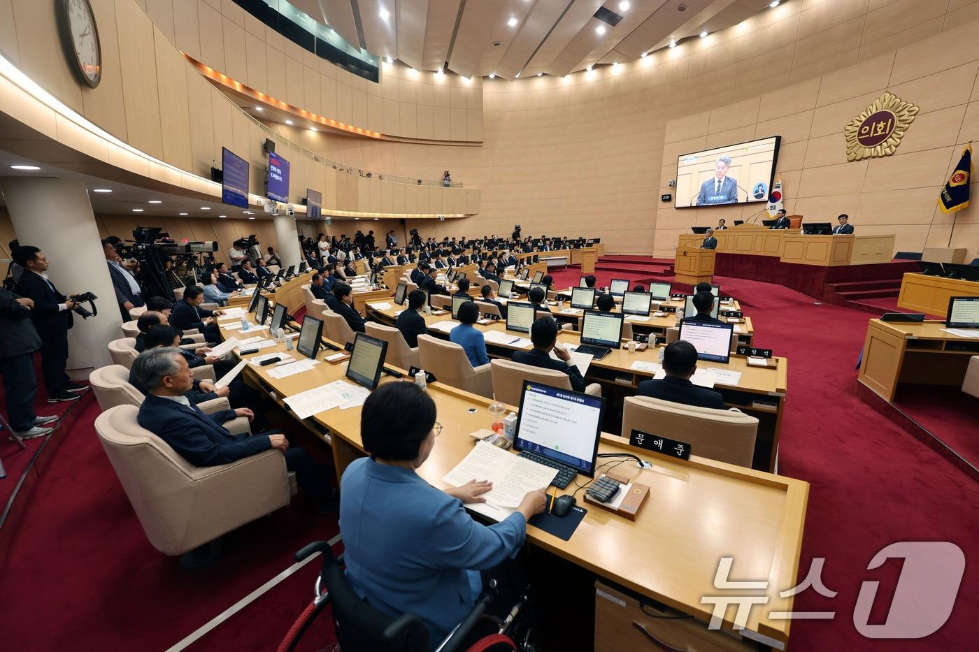 본문 이미지 - 민형배 전남광주통합특별시장이 전남광주통합특별시가 공식 출범한 1일 전남도의회 본회의장에서 열린 제1회 임시회 제1차 본회의에서 취임사를 하고 있다. 2026.7.1 ⓒ 뉴스1 박지현 기자