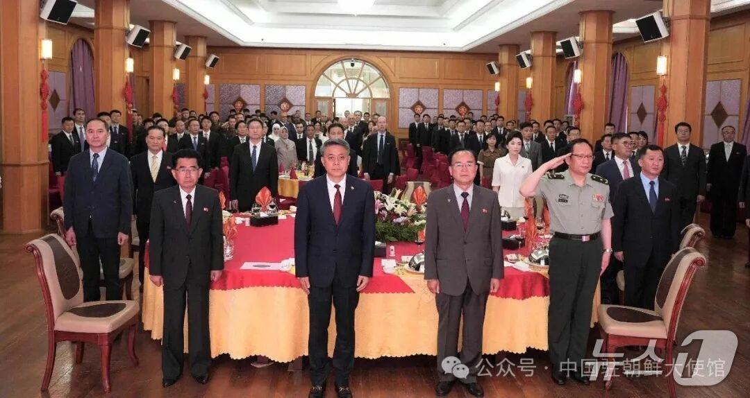 본문 이미지 - 주북 중국대사관은 6월 30일 평양 소재 대사관에서 중국 공산당 창당 105주년 기념 리셉션을 개최했다고 밝혔다. (주북 중국대사관 SNS 갈무리)