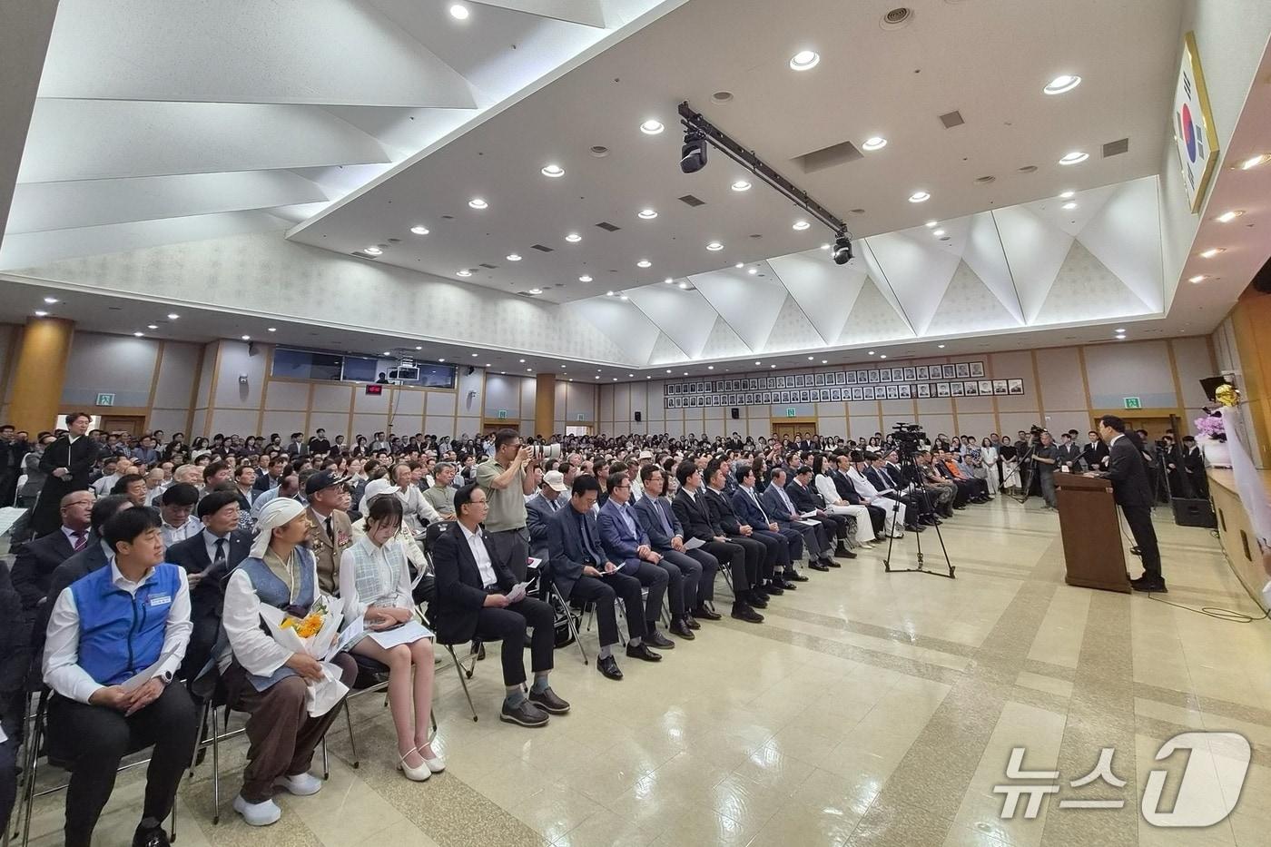 본문 이미지 - 이동석 충주시장 취임식(충주시 제공. 재판매 및 DB금지)