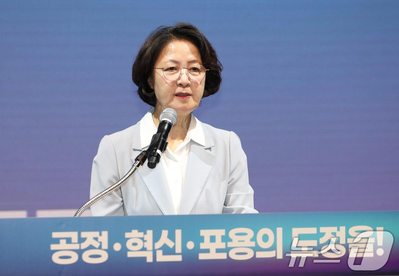 본문 이미지 - 추미애 경기도지사가 지난 1일 경기 수원시 영통구 경기도청에서 열린 제37대 경기도지사 취임식에서 취임사를 하고 있다. 2026.7.1 ⓒ 뉴스1 김영운 기자