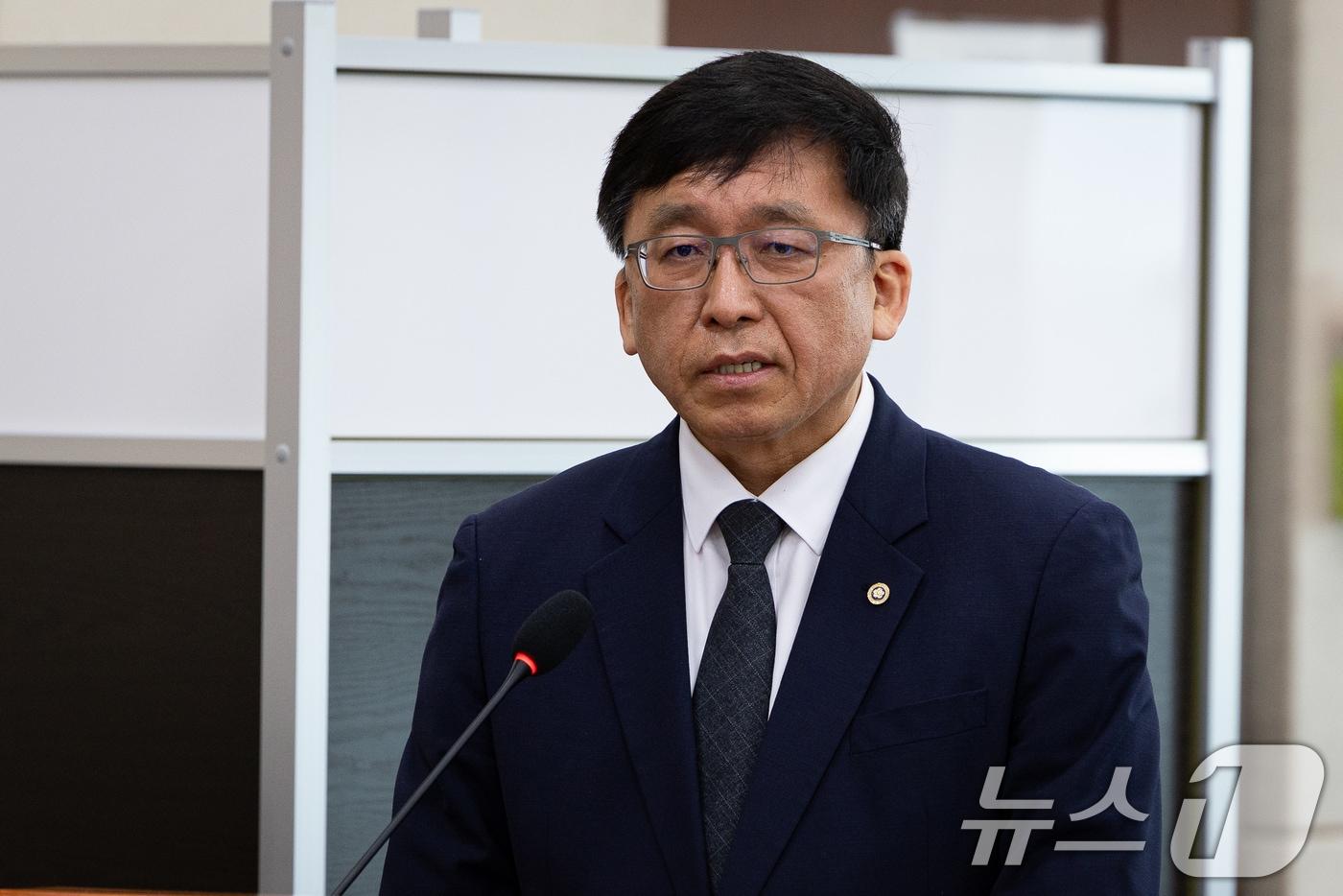 본문 이미지 - 강동완 중앙선거관리위원회 사무총장 직무대리가 1일 서울 여의도 국회에서 열린 제436회 국회(임시회) 제9회 전국동시지방선거 투표용지 부족사태 등 국민참정권 침해 진상규명 및 선거관리 개혁을 위한 국정조사특별위원회 제3차 전체회의에서 기관보고를 하고 있다. 2026.7.1 ⓒ 뉴스1 유승관 기자