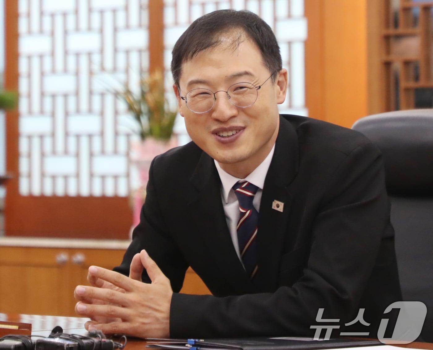 본문 이미지 - 김상욱 울산시장이 1일 오후 울산시청 시장실에서 취임 인터뷰를 하고 있다. 2026.7.1 ⓒ 뉴스1 조민주 기자