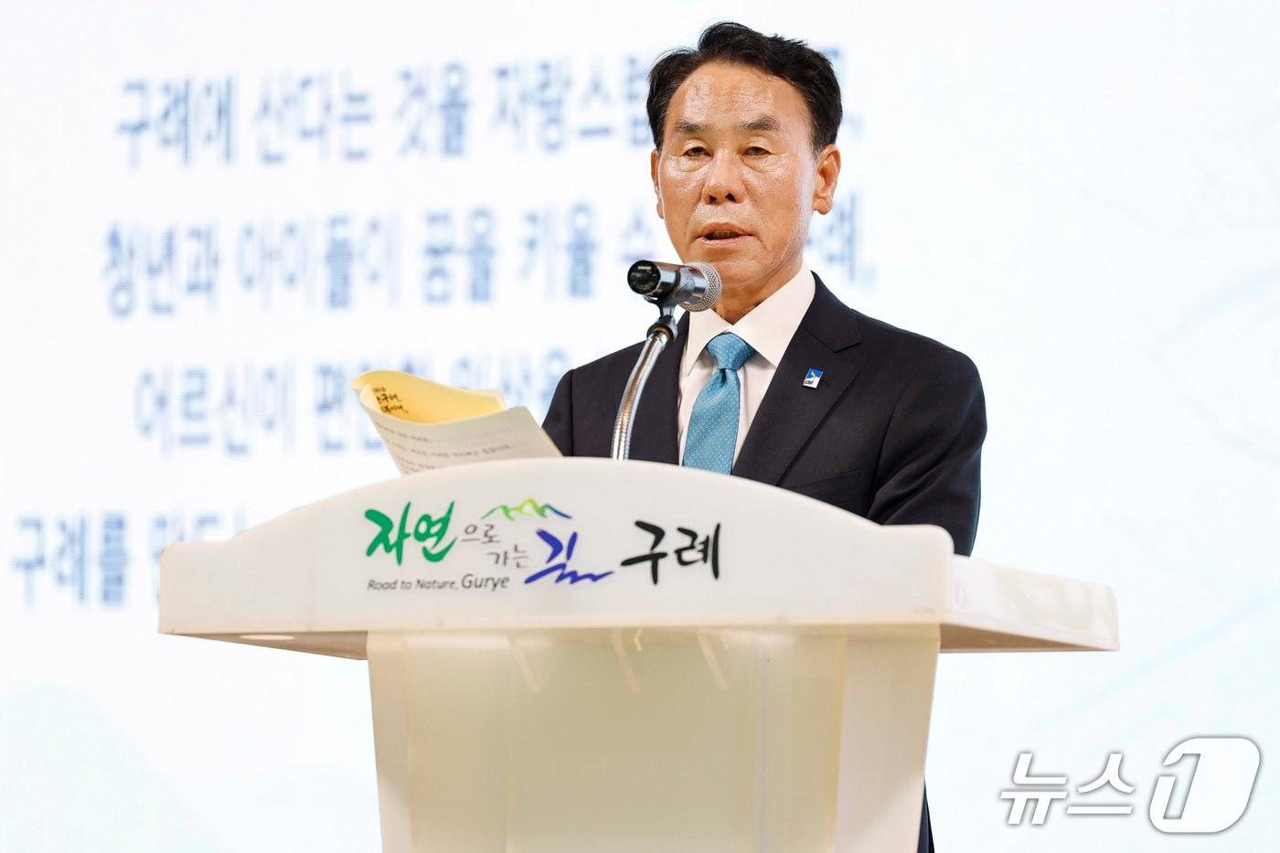 본문 이미지 - 1일 장길선 전남광주통합특별시 구례군수가 취임사를 밝히고 있다(구례군 제공) 