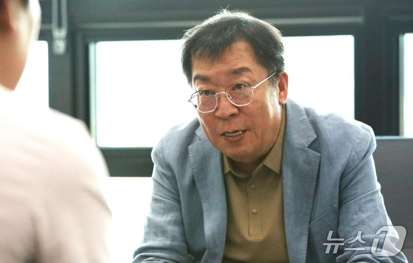 본문 이미지 - 뉴스1과 인터뷰하는 이상천 제천시장 ⓒ 뉴스1 