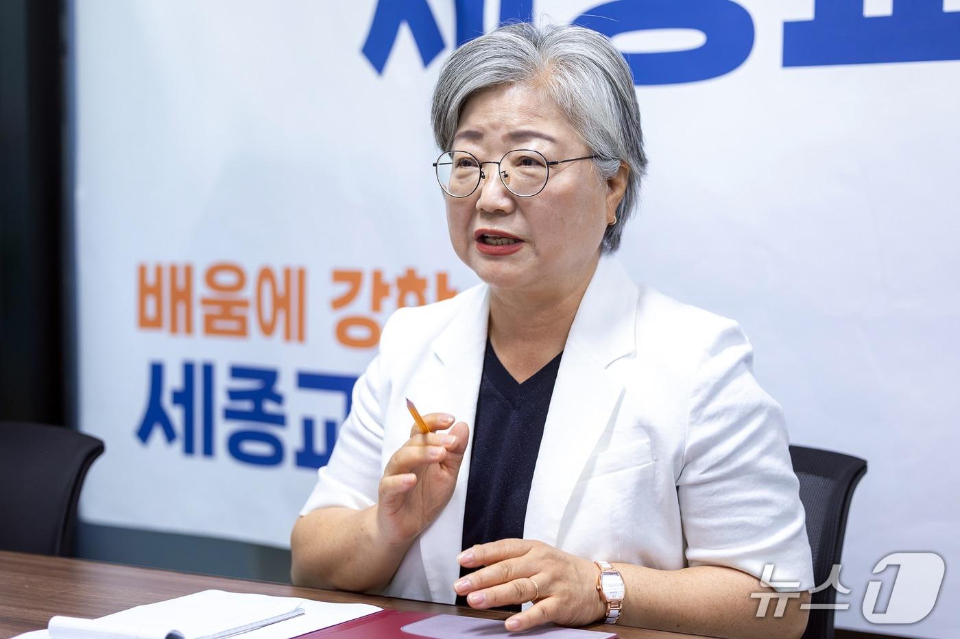 본문 이미지 - 뉴스1과 인터뷰하는 강미애 세종교육감. / 뉴스1